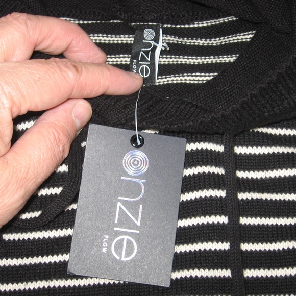 ONZIE Flow Black/Cream Striped Hoodie - Picture 6 of 6